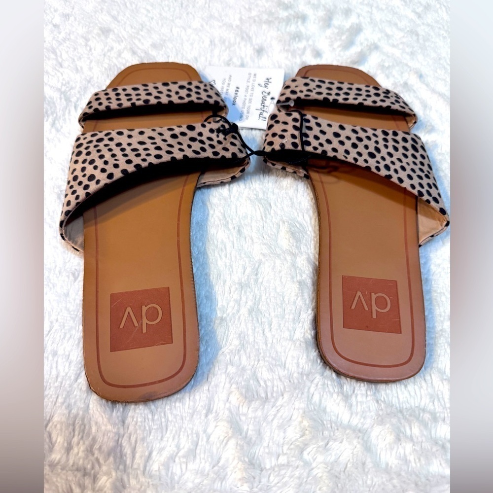NEW DV Sandals Size 7.5 Cheetah Print